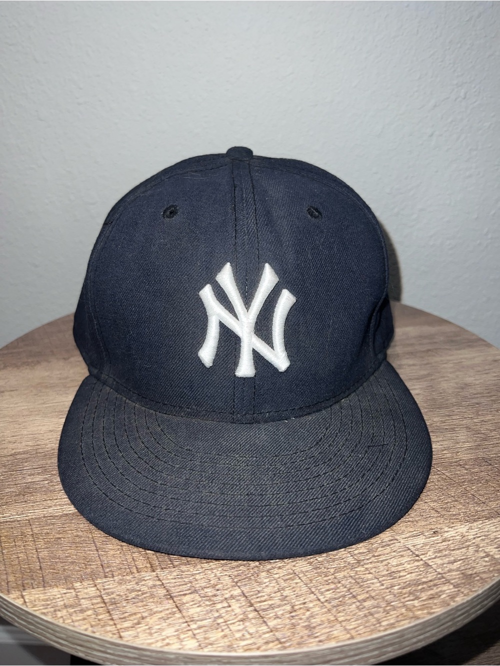 New York Yankees New Era Fitted Hat 7 7/8 Navy Blue Cap Used